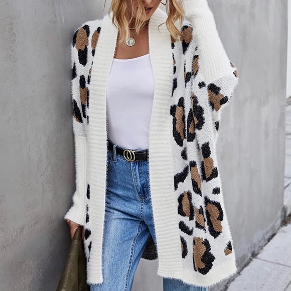Cozy Leopard Batwing Sleeve Cardigan Fuzzy Soft & Oversized Brand New - Picture 4 of 9